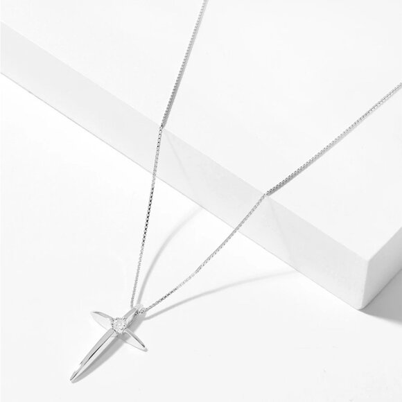 Canadian Dreams Sterling Silver 0.035 ctw Diamond Pendant with Chain - Picture 2 of 6